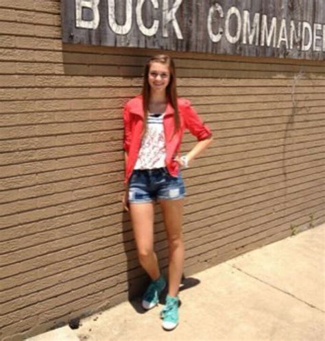 sadie robertson in a bikini|Duck Dynasty’s Sadie Robertson sports bikini in swimming pic。